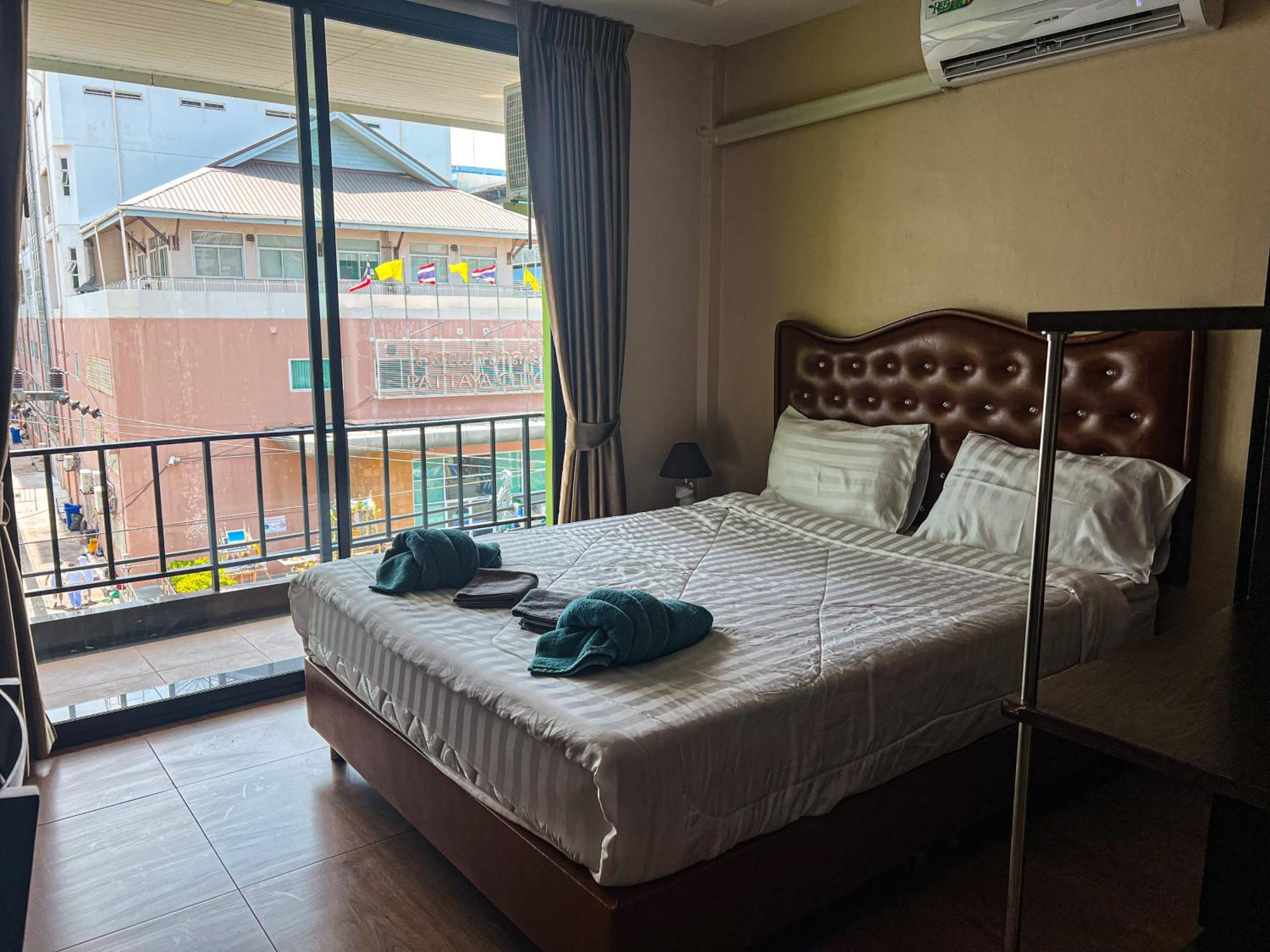Smyrna Apartment Патая Екстериор снимка