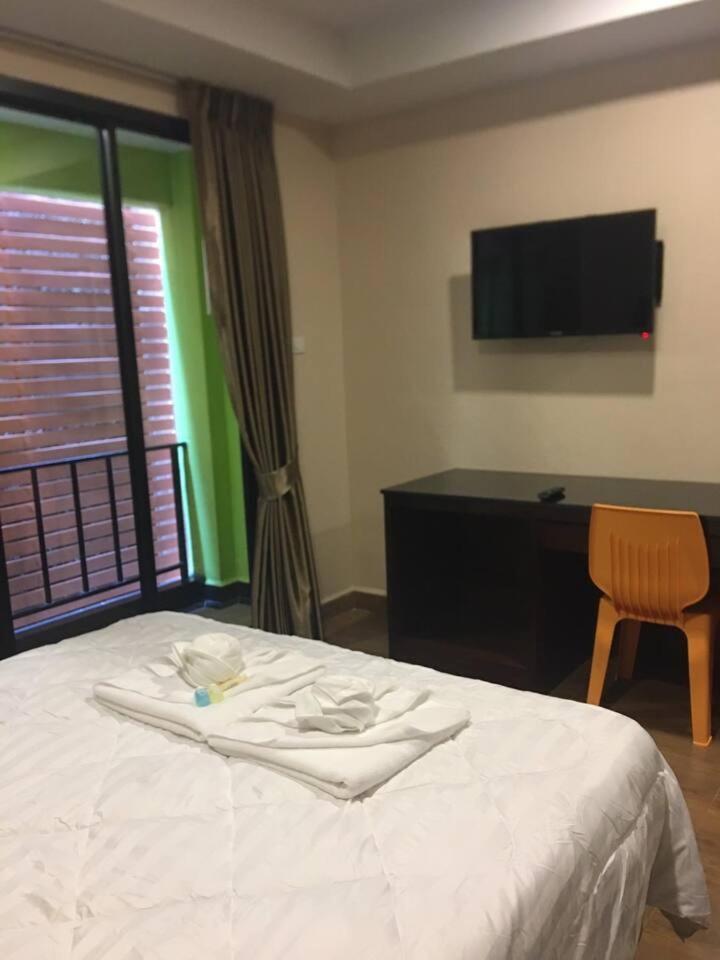 Smyrna Apartment Патая Екстериор снимка